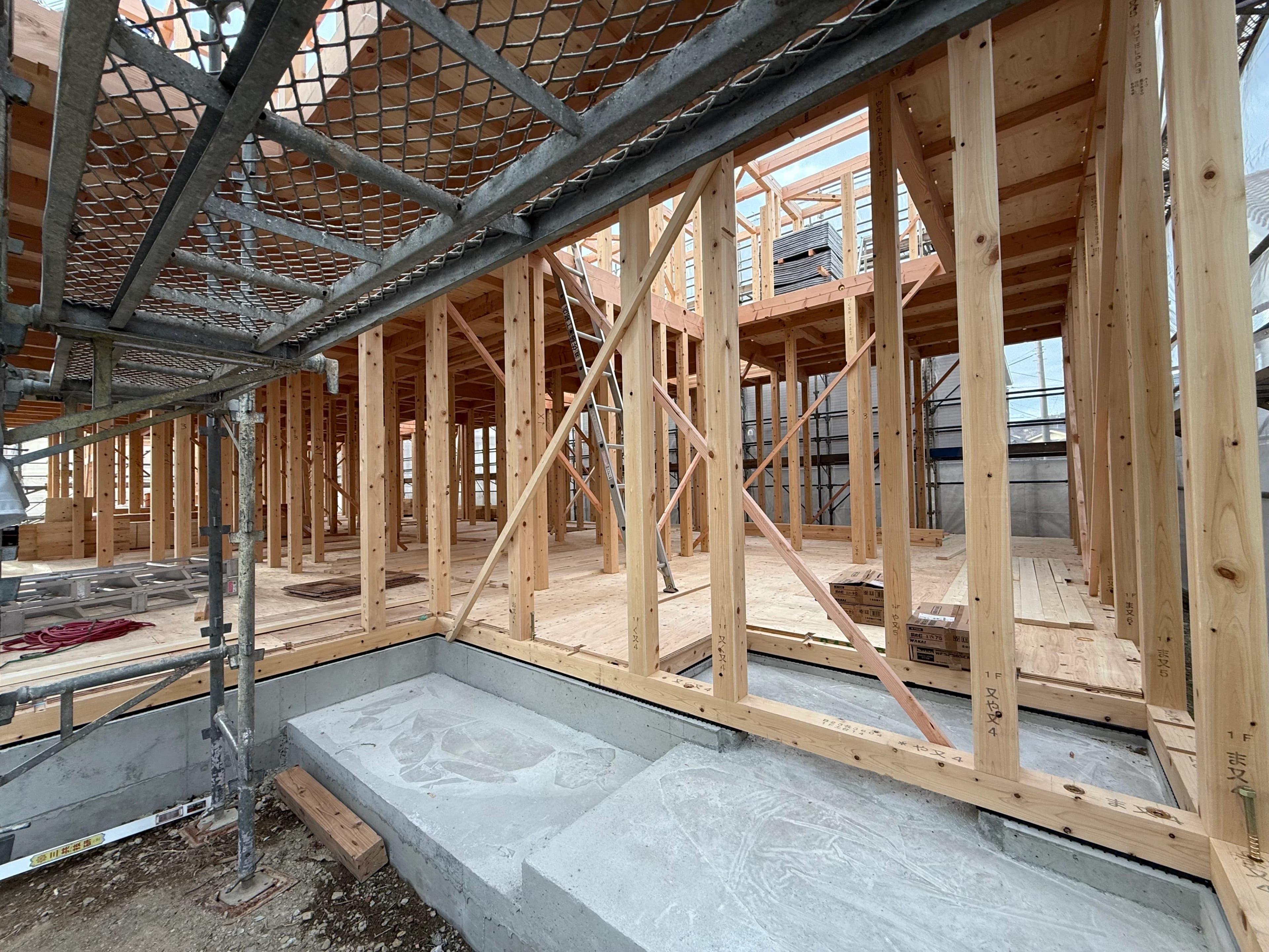 内装・外装の工事を進めている様子。新しい滞在体験をお届けする準備が進んでいます