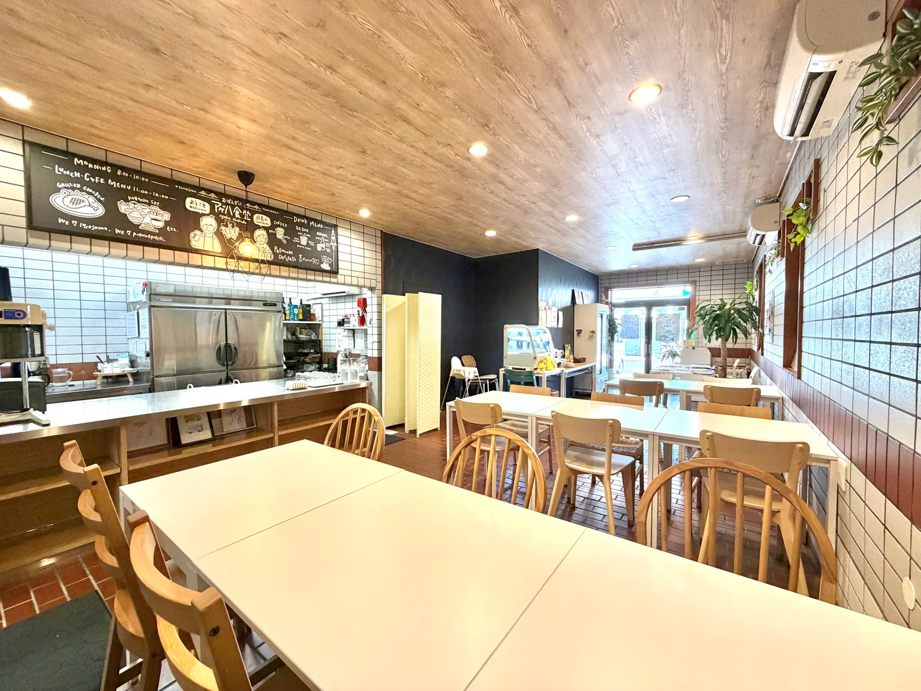 ダイニング店内 2